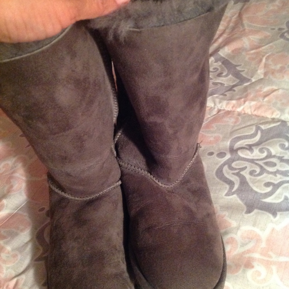 Little girl's Uggs (Not toddles)